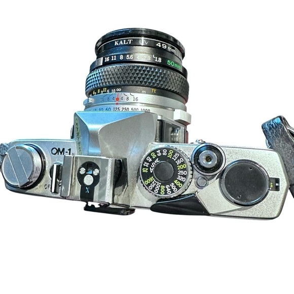 Vintage Olympus OM-1 35mm Photography Camera with Flash Attachment and Cases - Picture 11 of 16